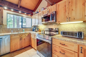 Kitchen | Main Level | Slow Cooker | Blender | Drip Coffee Maker