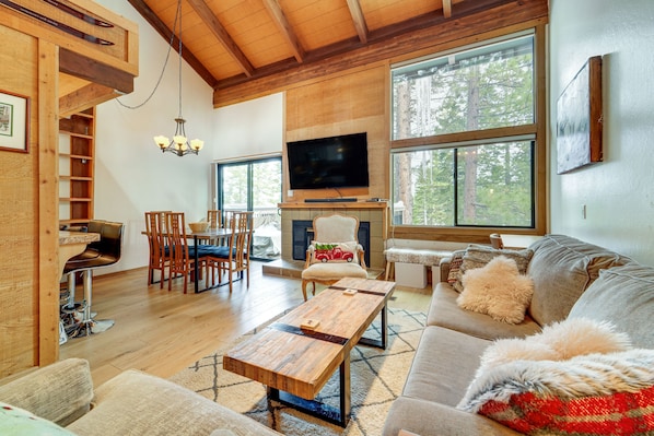 Truckee Vacation Rental | 2BR | 2.5BA | Stairs Required | 1,100 Sq Ft