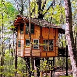 The Stamish Castle treehouse, which sleeps 4 with a queen bed upstairs in the loft and a full size futon on the main level.