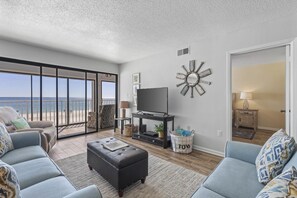 Edgewater 31 Living Area