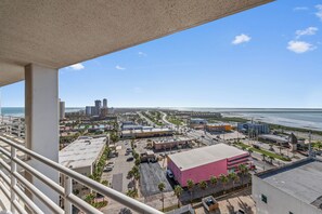 Upstairs Balcony w/Perfect View of SpaceX Launch Pad