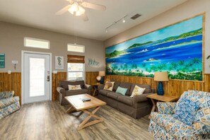 Living RooLiving Room Area