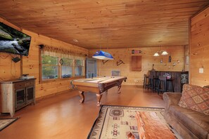Majestic View - Lower Level Entertainment Area