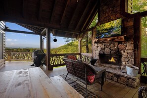 Majestic View - Outdoor Entertainment Area