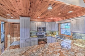 Mountain Melody - Kitchen Area