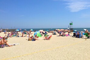 Build sandcastles, swim in the ocean, or simply soak up the sun at nearby Seagull Beach (1.3 miles away).