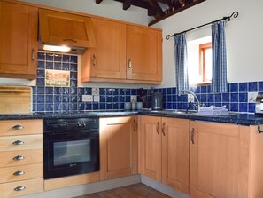 Kitchen | Meadowbrook Farm - Byre Cottage - Meadowbrook Farm Cottages, Moreton, near Thame