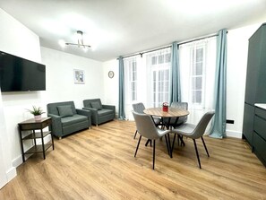 Living Room / Lounge