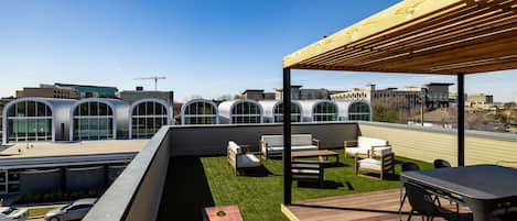 Private rooftop terrace - Smart Tv, pool table, corn hole, and city views