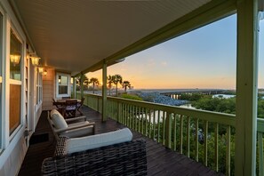 Second level deck off of the living room