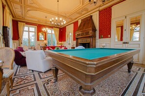 Billard Français dans le salon de réception.