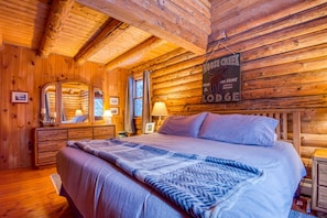 Master Bedroom - King Size Bed (1)