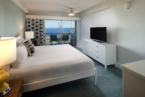 Oceanfront Suite with furnished oceanfront balcony with panoramic views of La Jolla Cove, Ellen Browning Scripps Park, and the coastline beyond.