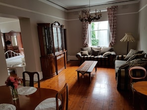A relaxing lounge and dining room.