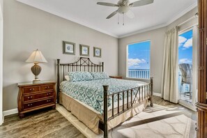 King Size Master Bedroom overlooking the Ocean!