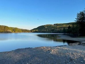 Just a 10-minute walk to the lake for moments of peaceful relaxation by the water.