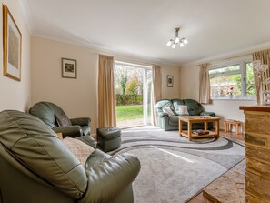 Living room | Little Hill Farm Villa, Ringwood