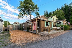 Conveniently access NaNaās Lake Cottage via keyless entry.