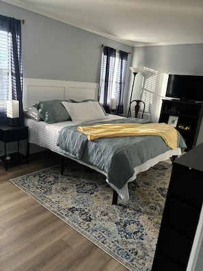 upstairs  king size bed with full bath