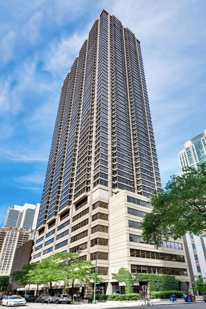 30 E Huron St Apt 4804 Chicago-print-028-006-EXT001-2804x4200-300dpi