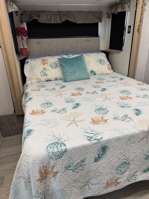 Send master queen downstairs with memory foam bed topper