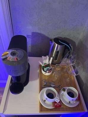 Kaffee und/oder Kaffeemaschine