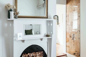 Benambra - Lonsdale Fire place, mirror and art 