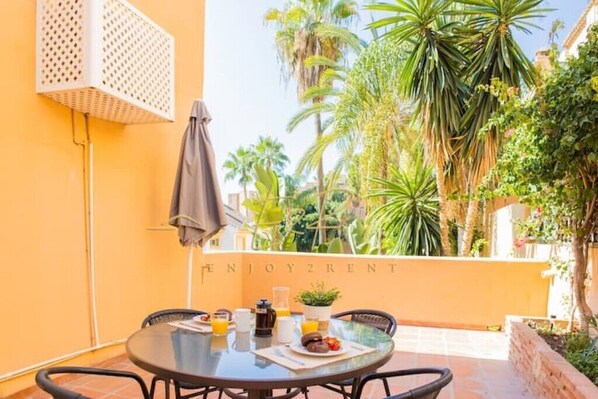 Outdoor dining