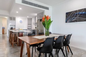 Savour your meals in style, whether gathered around the dining area or seated at the convenient breakfast bar.