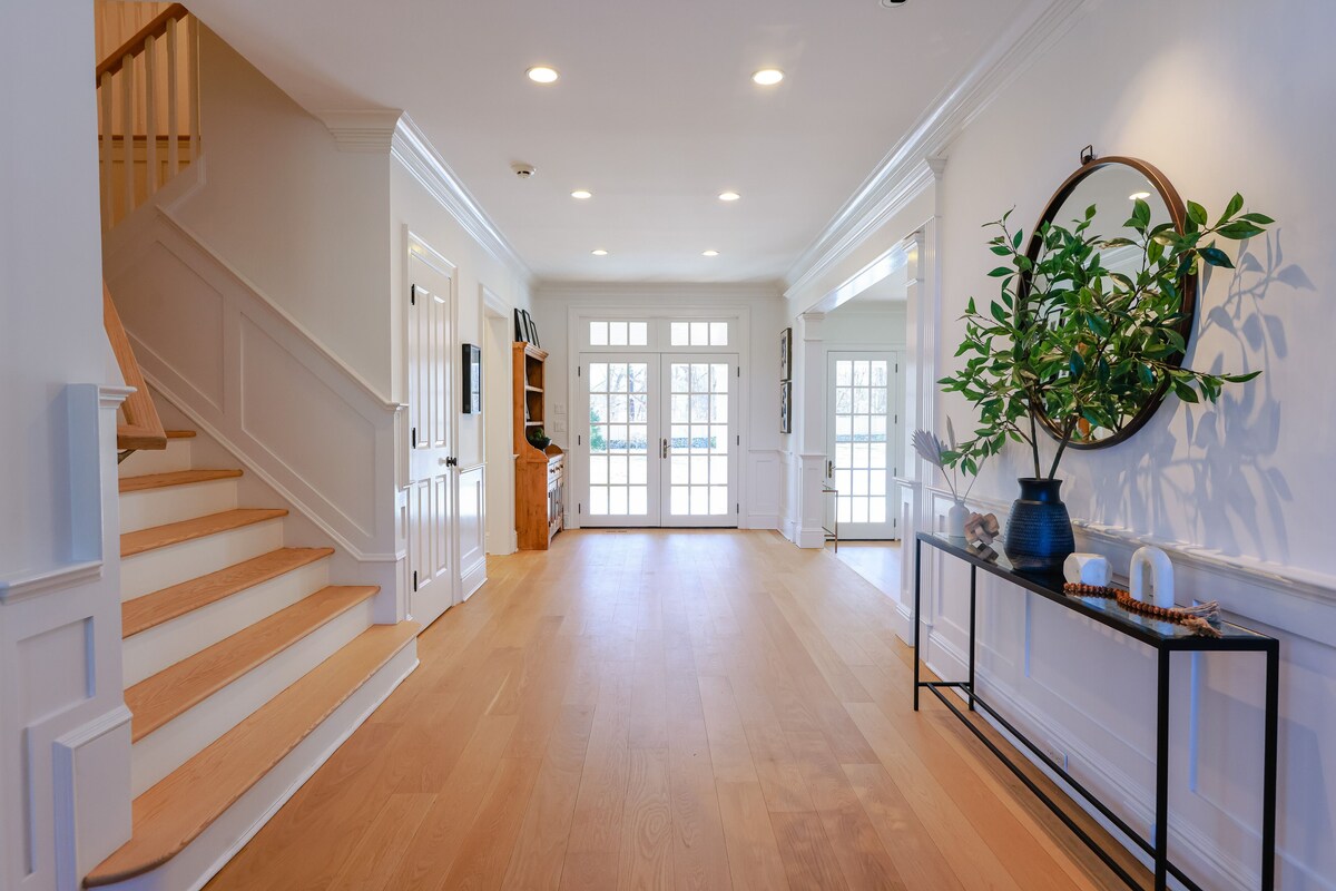Luxurious 5-Bedroom Estate with Saltwater Pool, Spa, Game Room, 2 Offices