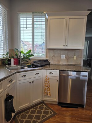 Full kitchen