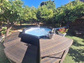 Outdoor spa tub