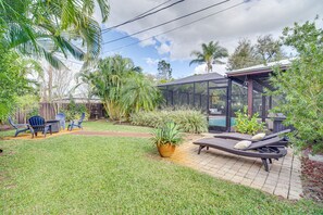 Backyard | Fire Pit | Lounge Seating