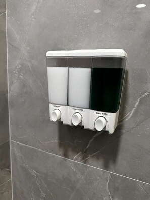 Équipements de salle de bain