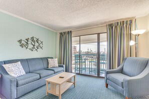 Living Room | Free WiFi | Central A/C & Heat | Cable TV