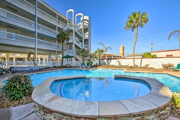 Galveston Vacation Rental | 1BR | 1BA | Elevator Access | 462 Sq Ft