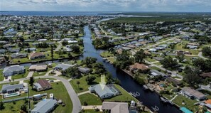 canal just minutes out to Peace River and Gulf