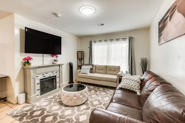 Newark Vacation Rental | 2BR | 1BA | Steps Required | 900 Sq Ft