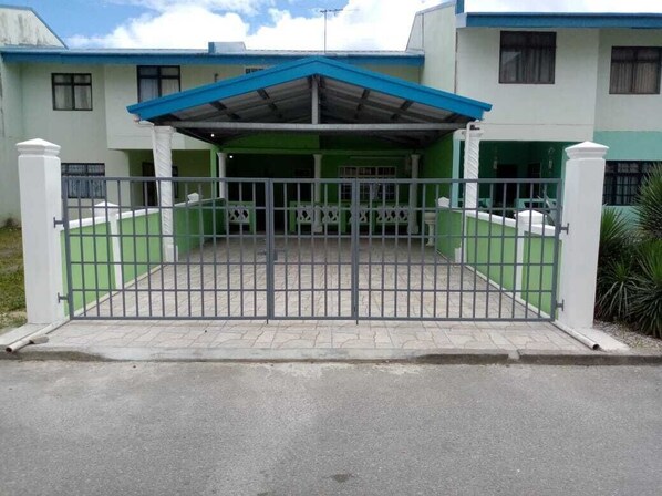 Driveway/ Garage