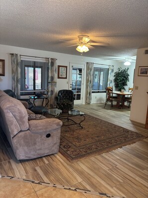 living room
