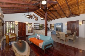 Restful Casa Quetzal Luxurious Rainforest Retreat (1507)