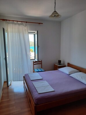 Schlafzimmer 1