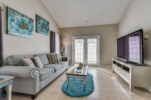 Living Room | 1st Floor | Smart TV | Central Heating & A/C | Free WiFi