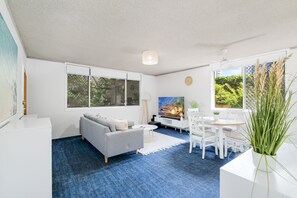 Living Room/Dining Area