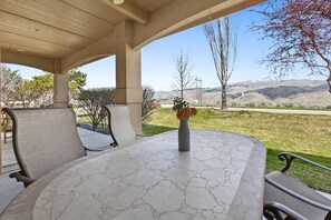 Breathtaking views of the mountains from the side porch!