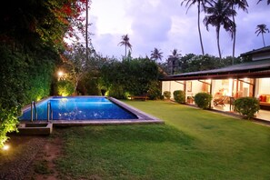 South Point Surf house has a private pool