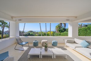 Outdoor Sitting Area 