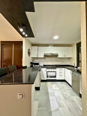 U shaped kitchen with all kitchen appliances