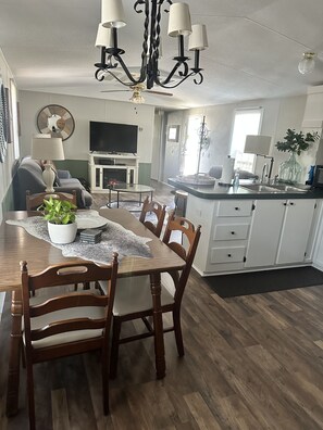Living Room/Dining/Kitchen