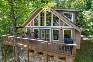 Peaceful cabin in the woods. The back deck includes a Traeger grill, swing, patio seating and private wooded views.